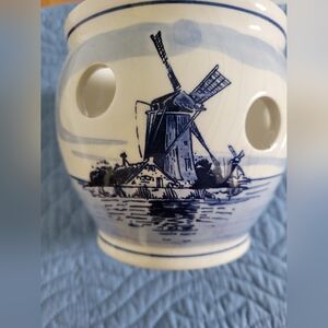VTG Delft Bkue Holland Crocus bulb pot/ planter Euc